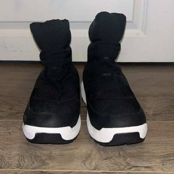 The North Face boots - Picture 2 of 4